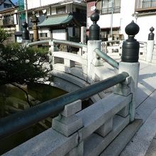 太鼓橋。新しそう。