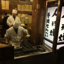 焼いているところが見られます。