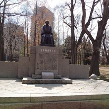 よく見なかったけど公園内にある何かの石像