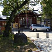 堺東駅と堺駅のあいだにあります。