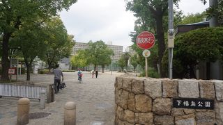 堂島大橋を北進すると