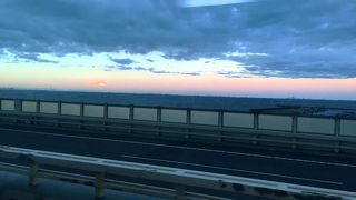 夕焼け時間は混み合うことも。