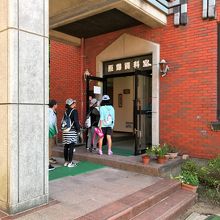 長崎市立山里小学校原爆資料室、入口。