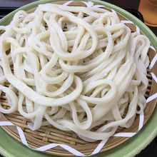 長くて硬いうどん　祝いの大地