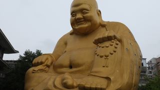 大きな弥勒大仏像