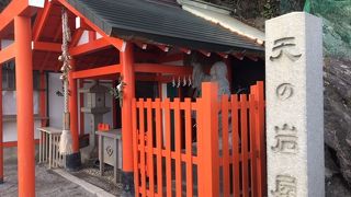 二見興玉神社の境内にあり、雰囲気出ています。