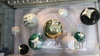 お洒落なディスプレイに目が奪われました、個性的でとても素敵でした。