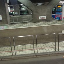 いざ、出発！ブオォォンと走り出してます。