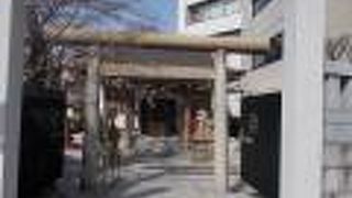 駒込駅の近くにあります。