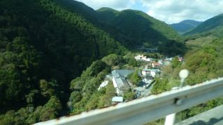 七滝でなく水垂バス停まで行けばバスで通過できます。