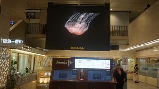 大型のテレビジョン