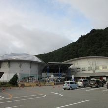 「カミオカラボ」と言う博物館が併設されています