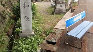 水無瀬の滝の近くにある小さな神社