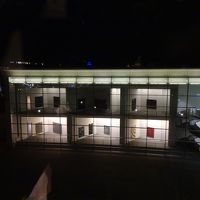 隣接する新美術館