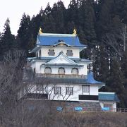 秀吉の黄金の茶室が再現されているそうですが冬季は閉館されています。