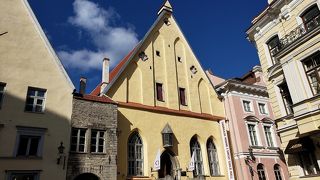 ギルド会館として長く活躍した建物