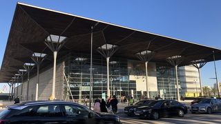 空港まで列車で1本