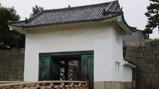 二の丸から本丸への入口となる門