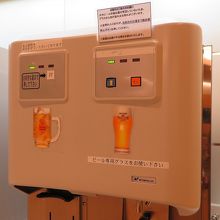 ハイボールとビールは、共にサントリーのものです
