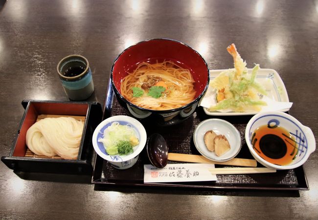 冷たい稲庭うどんと温かい稲庭うどんと両方食べ比べることが出来るWセットがお勧めです。