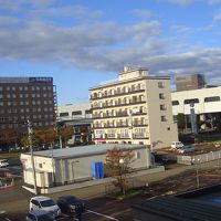 部屋からの眺め　燕三条駅が見えます