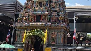 シーロム通りにあるヒンドゥー寺院（ワット　ケーク）