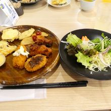 肉気も十分。やはり野菜は豊富。