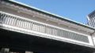 皇居東御苑を散策した帰りの大手門