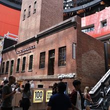 メルボルン・セントラル駅も直結していてにぎやか。