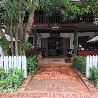 ラオス情緒のあるエントランスです