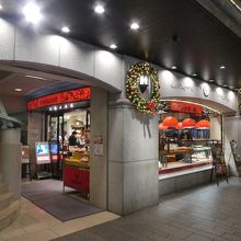 ２面採光で入りやすいお店でした。