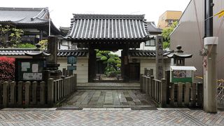 なるほど、商店街は、このお寺の…