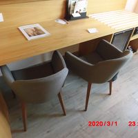 最初椅子が１脚だったのでフロントに連絡したらすぐ届いた