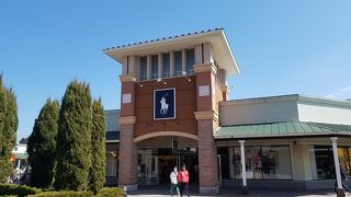 アメリカ有名ブランドの大規模店