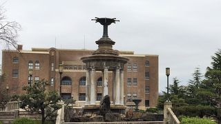 一際目立つ噴水塔