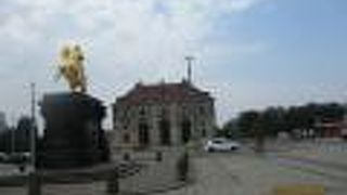 アウグスト強王の騎馬像がたつ広場