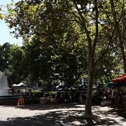 土曜にマーケットが開催されるキングスクロスの公園