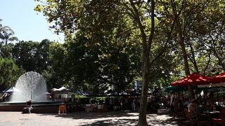 土曜にマーケットが開催されるキングスクロスの公園