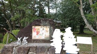 色々なうさぎの彫刻があります