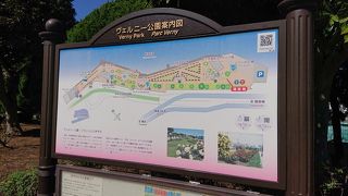 横須賀の軍港を見ることができる