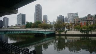 天神祭の鉾流神事がこの橋のたもとで行われることから