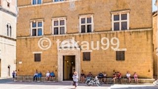 シンプルですがとても趣のある歴史を感じさせる建物です。