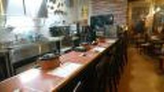 オリーブオイルのような透き通ったタレ。