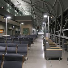 搭乗ゲート付近の椅子