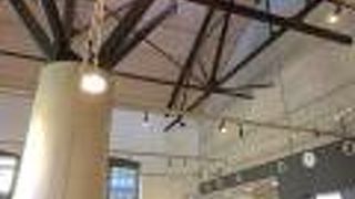 図書館の中のカフェ