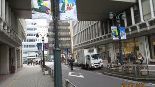 ファッションの町並みを歩けます