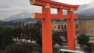 とにかく大きい、目立つ