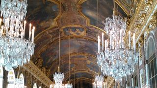 きんきら金の豪華な宮殿