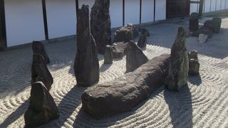 様式の異なる東西南北の庭