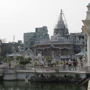 美しいジャイナ教寺院